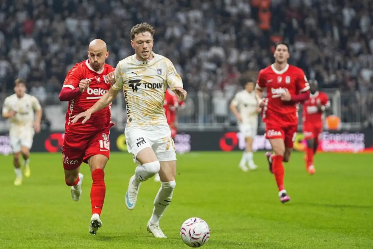 Süper Lig 9'uncu hafta maçı: Beşiktaş-Başakşehir maçının ilk yarısı 0-0 berabere bitti