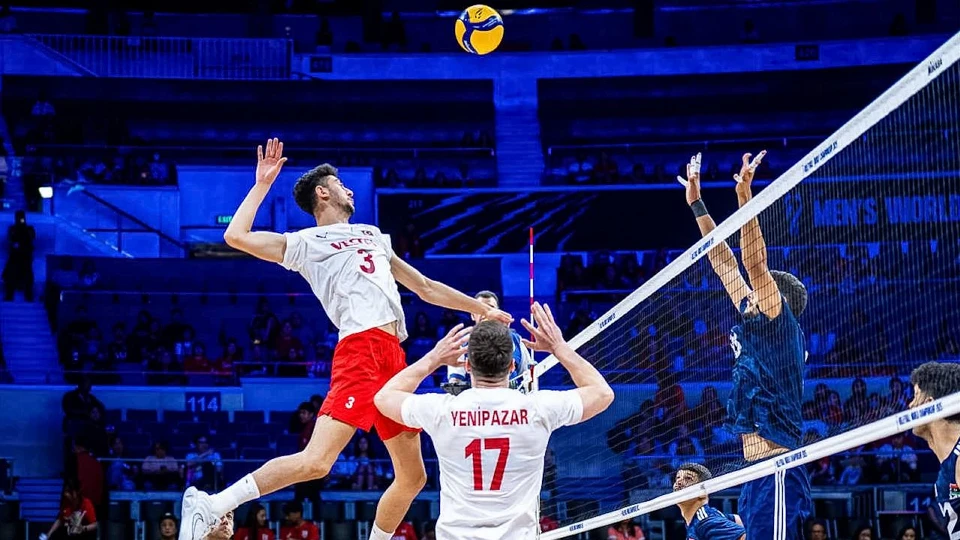 Türkiye - Slovenya voleybol maçı kaç kaç bitti? Filenin Efeleri VNL çeyrek final maç sonucu