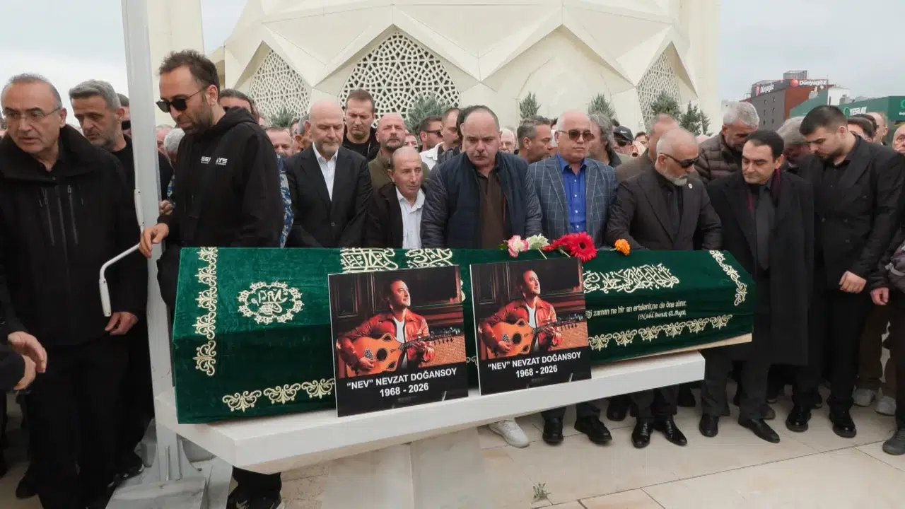 Müzik dünyasını yasa boğan veda: Nevzat Doğansoy son yolculuğuna Galatasaray formasıyla uğurlandı