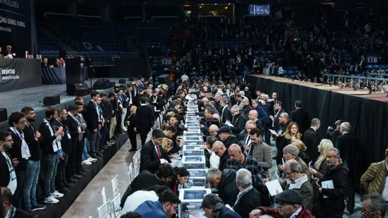 Oy verme işlemi başladı: Beşiktaş başkanını seçiyor