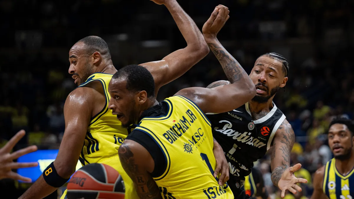 EuroLeague'de Fenerbahçe fırtınası! Partizan'ı 74-65 mağlup etti