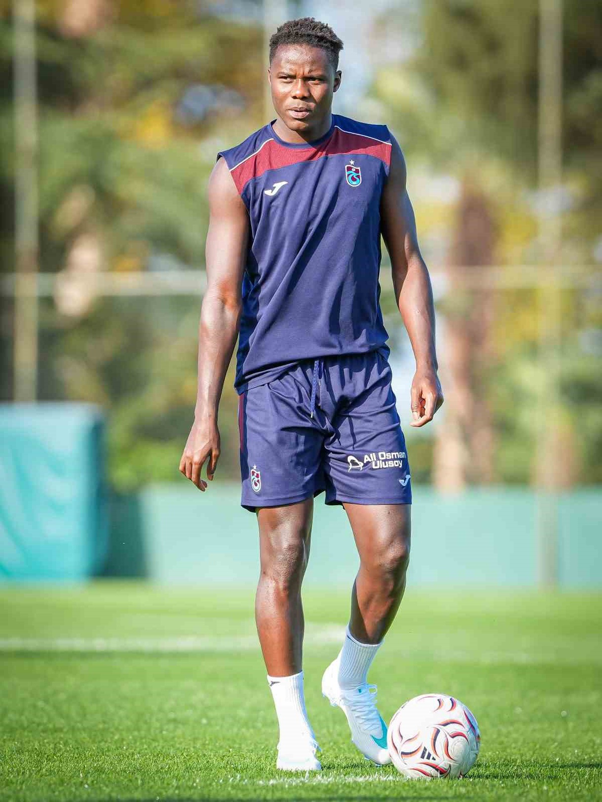 Trabzonspor'da Dju, Onuachu'nun yerini doldurup 8 resmi maçta 7 gole ulaştı