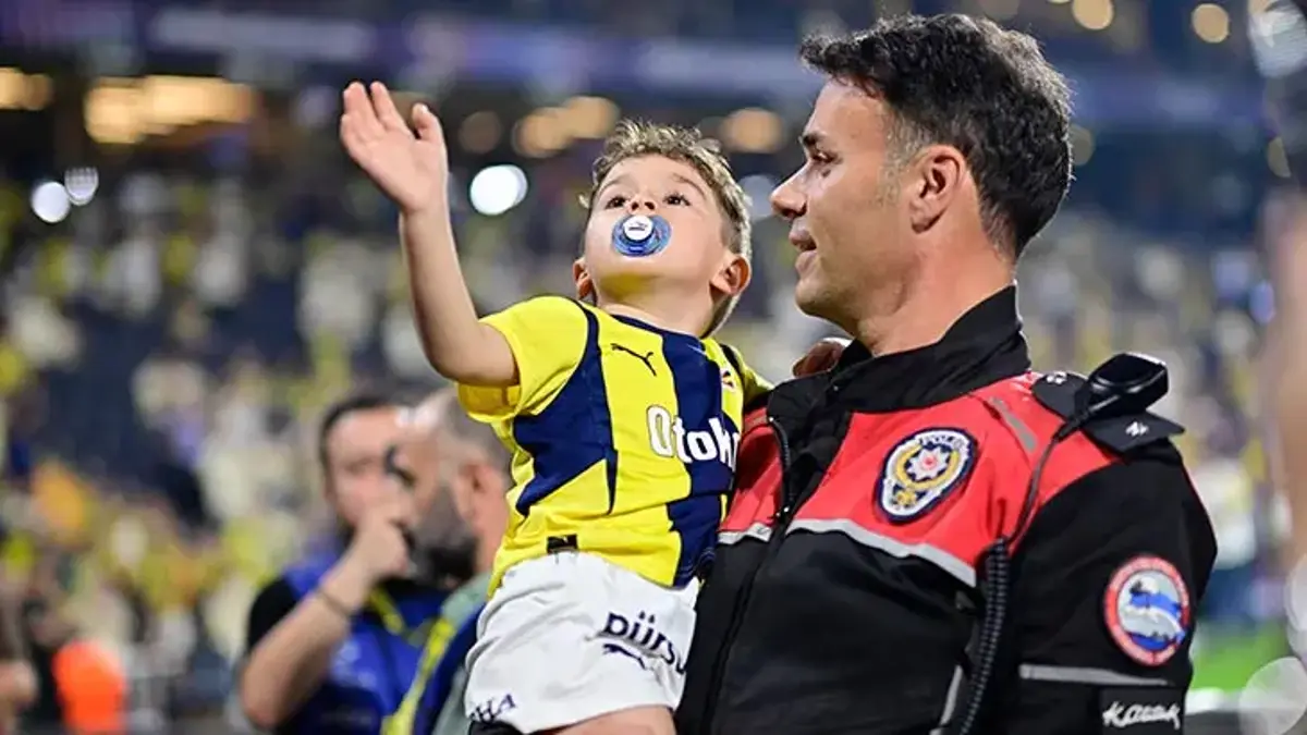Gençlerbirliği maçında forması çıkarılmak istendi Şampiyonlar Ligi play-off turu'nda taraftarı selamladı