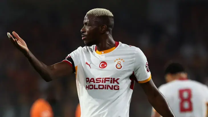 Galatasaray'da Victor Osimhen oyuna devam edemedi! Okan Buruk son durumunu açıkladı