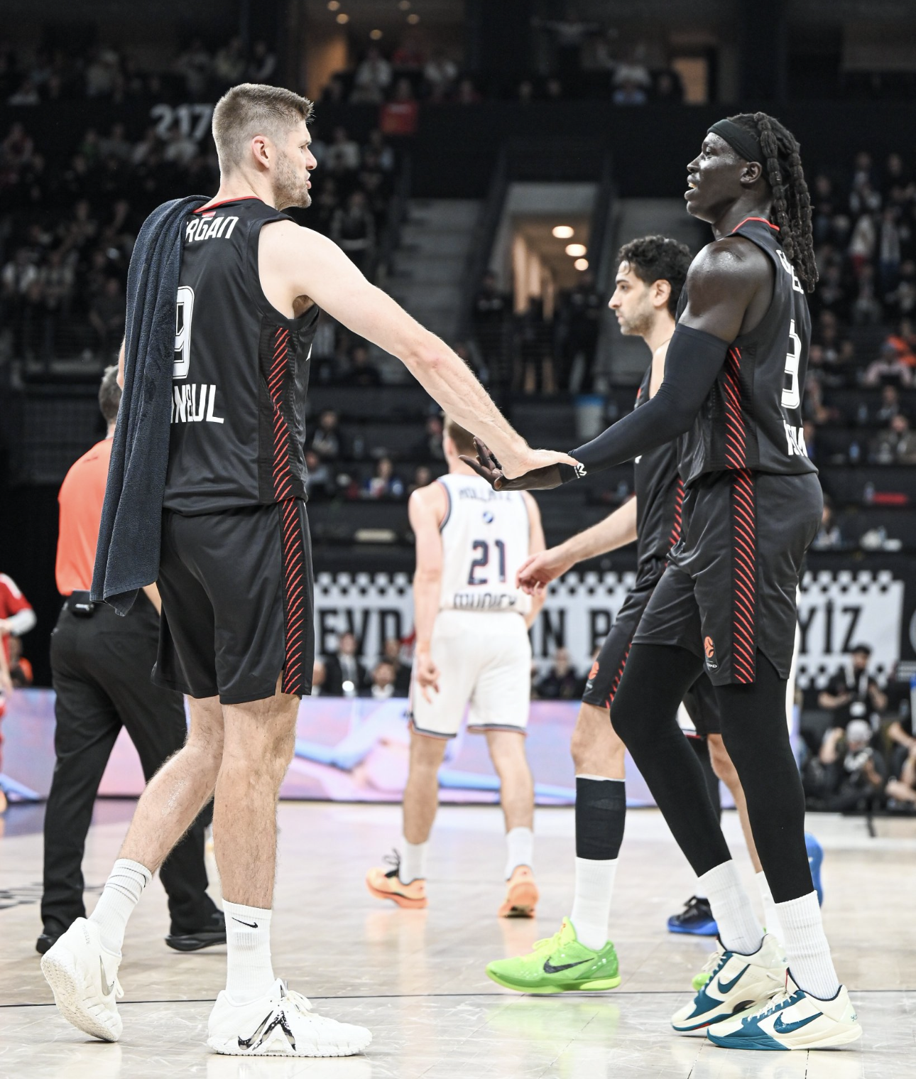 Beşiktaş evinde ilk galibiyetini aldı