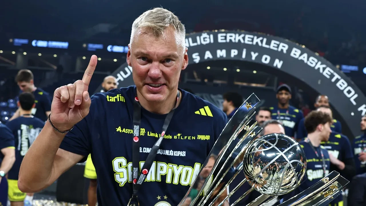 Fenerbahçe Tarfin Başantrenörü Jasikevicius'tan galibiyet değerlendirmesi! "İkinci yarıda zorlansak da kupayı kazanmayı başardık"