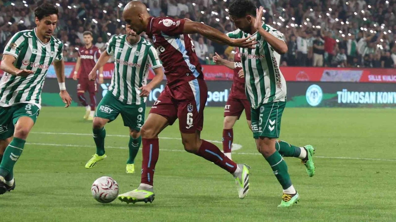 Konyaspor, Trabzonspor'u İlk Yarıda 1-0 Geride Bıraktı