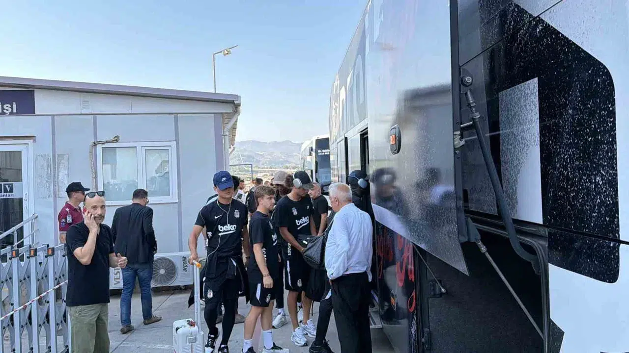 Beşiktaş kafilesi Alanya'ya hareket etti