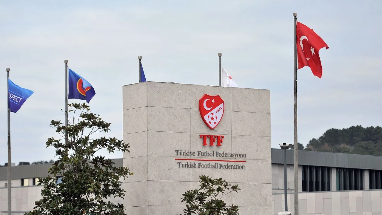 Derbi sonrası Fenerbahçe ve Beşiktaş PFDK'ye sevk edildi