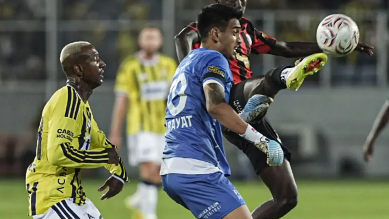 Gençlerbirliği - Fenerbahçe maçı hakem tartışması: 2 net penaltı mı kaçtı?