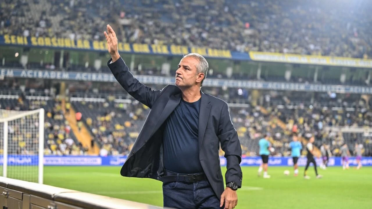 Fenerbahçe'de İsmail Kartal krizi: 'Profesör' dediği kişinin doktora öğrencisi olduğu iddia edildi
