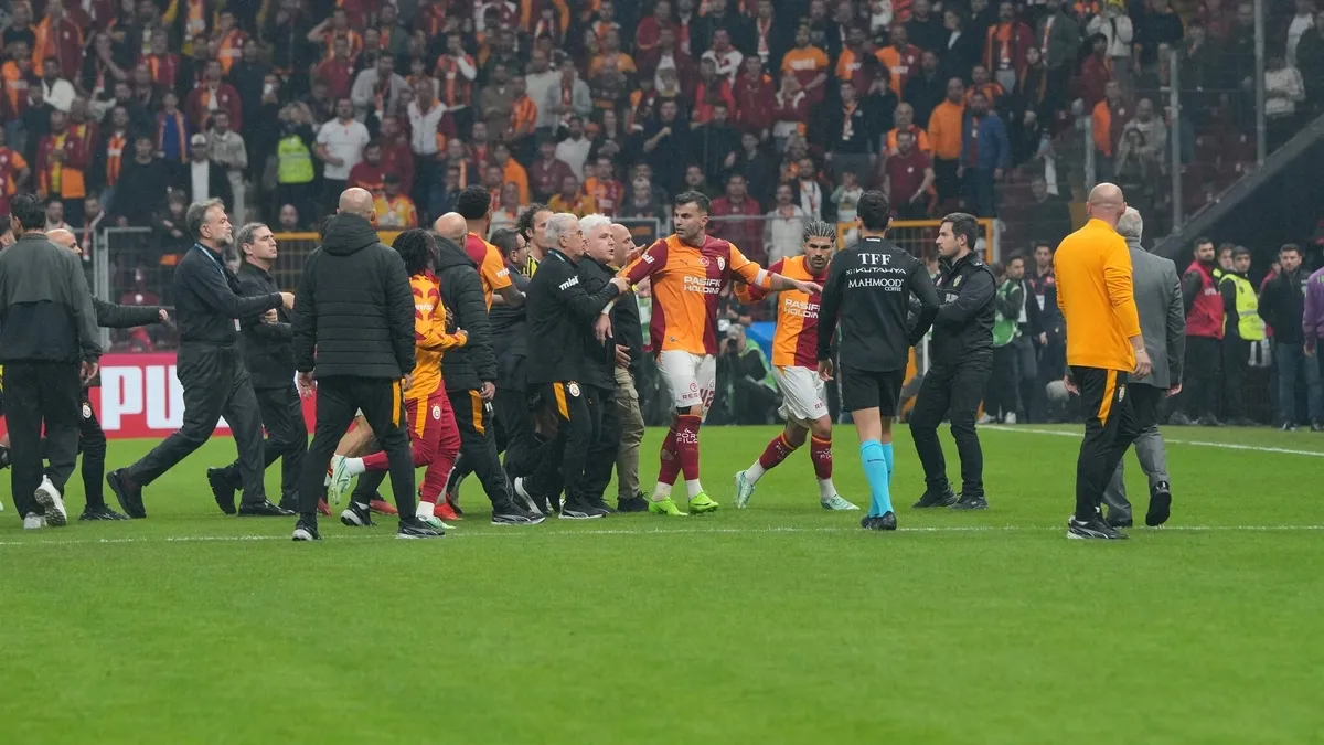 Derbi sonrası ortalık karıştı! Abdülkerim Bardakcı ve Archie Brown'a 10 maç ceza mı geliyor?