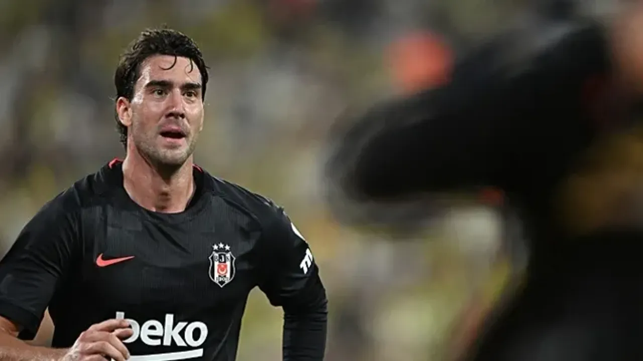 Fenerbahçe Derbisi Sonrası PFDK Depremi: Vlahovic Sevk Edildi, Beşiktaş Yönetimi Resmi İtiraz Sürecini Başlattı