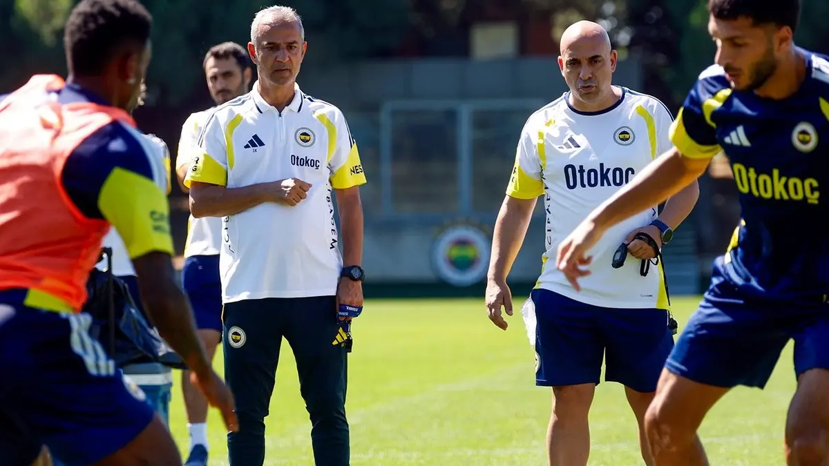 Ve Fenerbahçe beklenen kareyi paylaştı! İsmail Kartal takımın başında antrenmana çıktı - Fenerbahçe