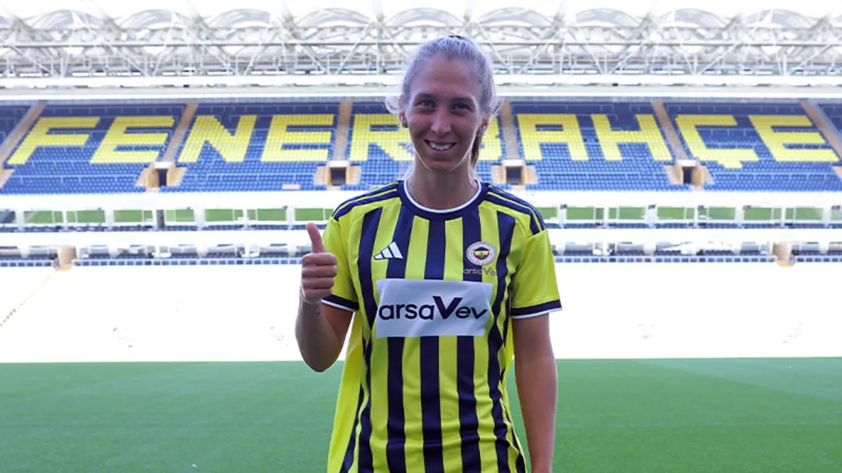 Zsanett Bernadett Kajan, Fenerbahçe'ye imza attı!