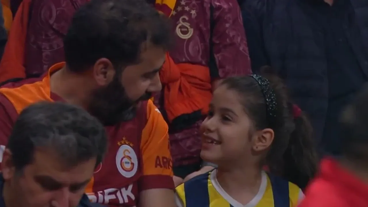 Galatasaray - Fenerbahçe derbisine yakışan görüntü