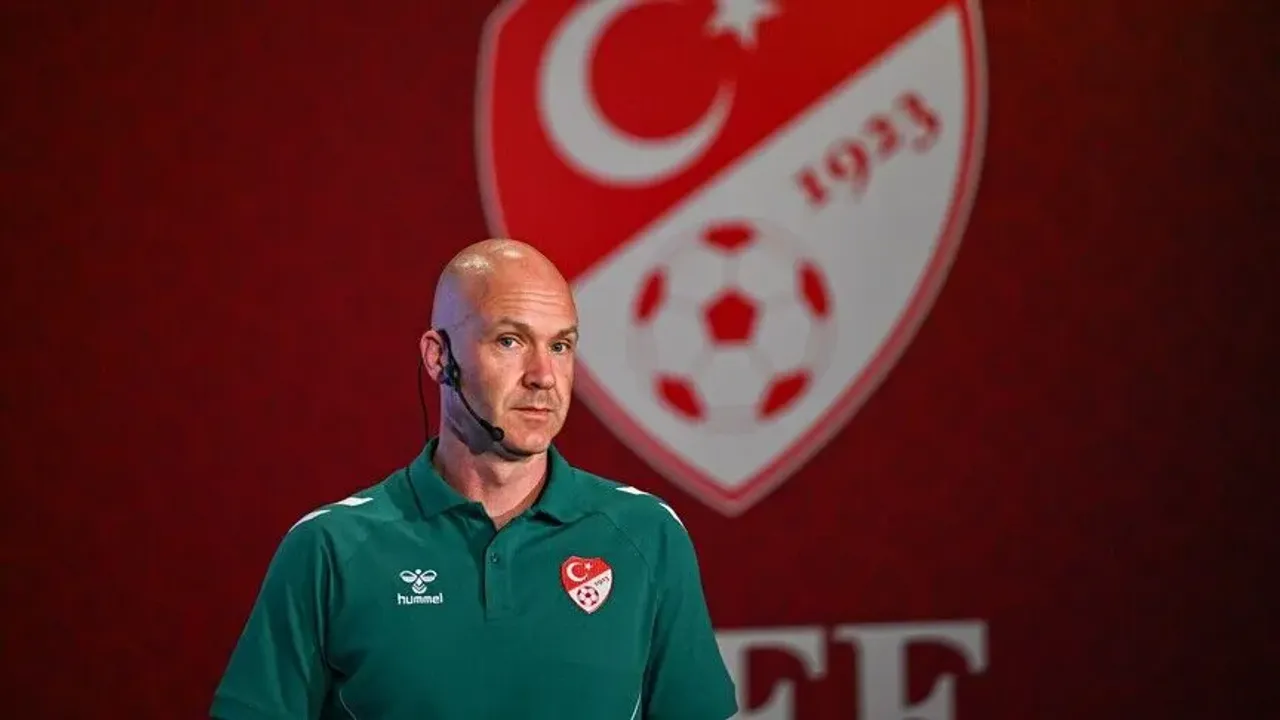 Anthony Taylor değerlendirdi: Fenerbahçe, Beşiktaş ve Galatasaray maçında verilen hatalı kararları tek tek açıkladı!