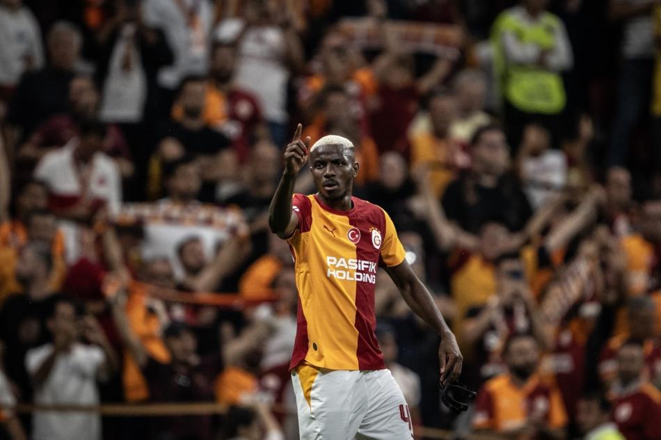 VICTOR OSIMHEN İDDİALARI - Victor Osimhen için üç farklı transfer iddiası! - Web Aslan Galeri