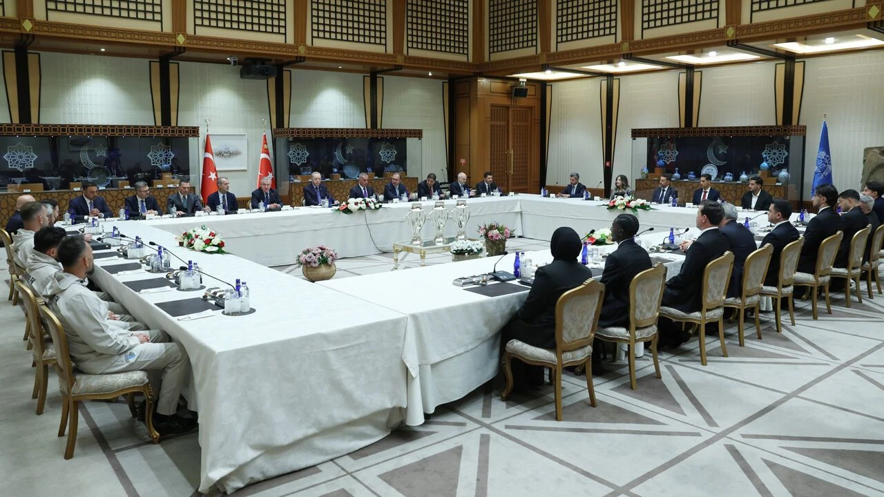 Erdoğan, Süper Lig'e yükselen futbol takımları ile bir araya geldi