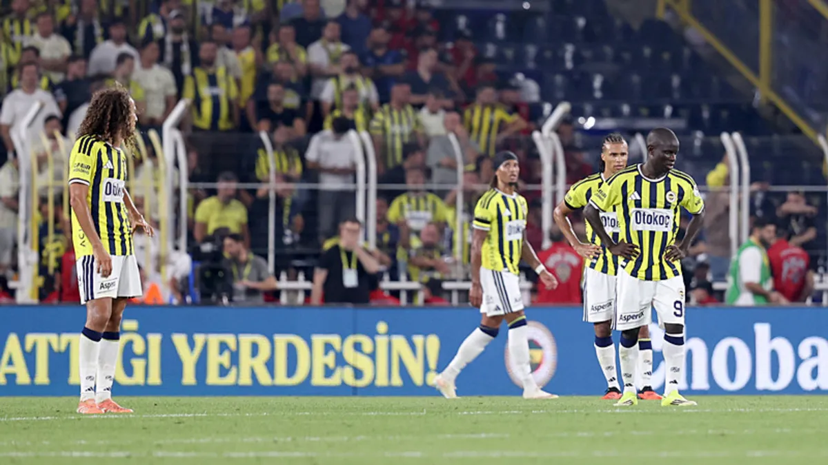 Fenerbahçe’de mağlubiyet sonrası İsmail Kartal’a sert çıktı! ‘Tarihi bir hezimet olabilirdi’ - Galeri - Trend Spor