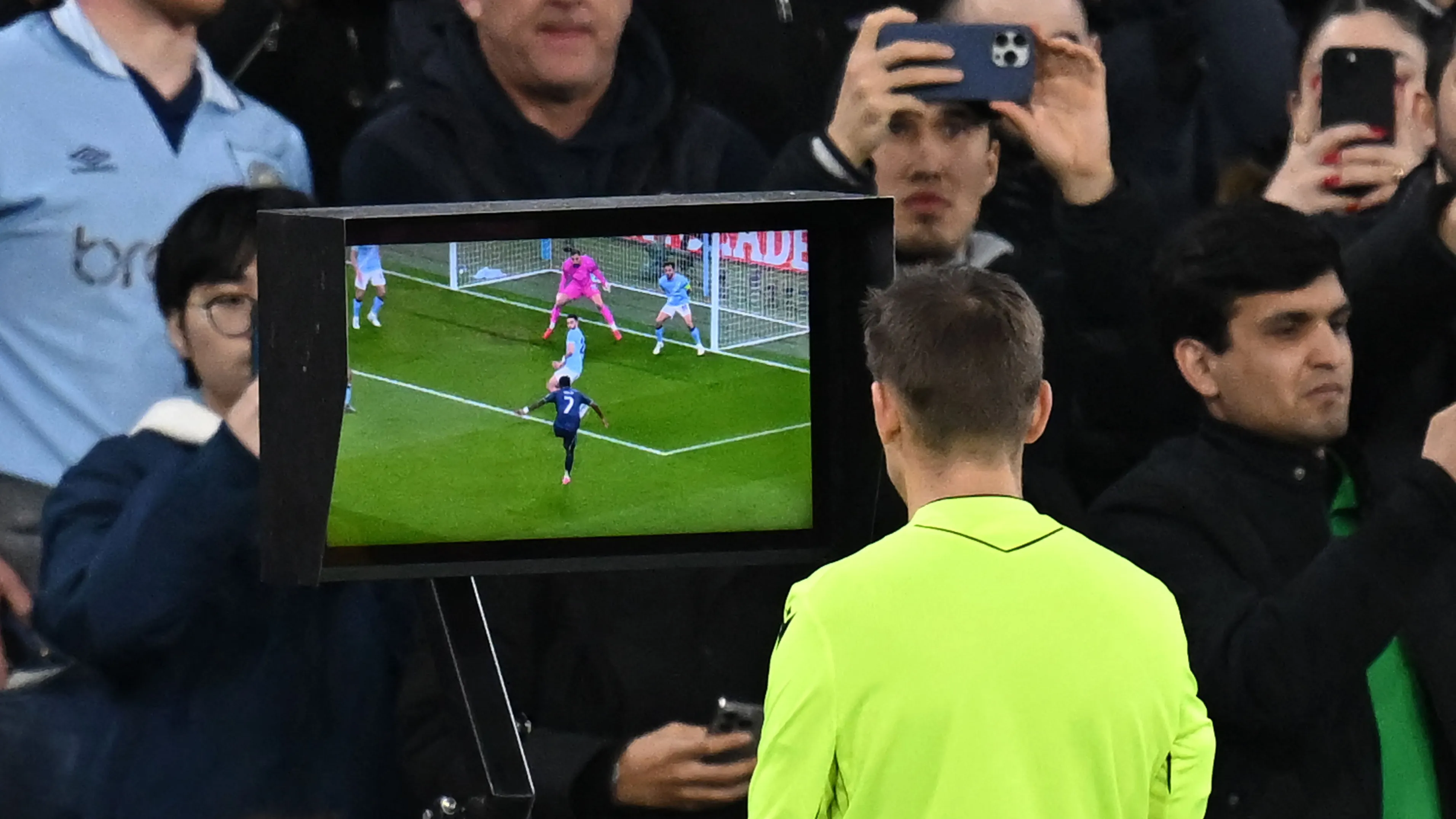 Çarpıcı adım: UEFA video teknolojisinde devrim yapıyor