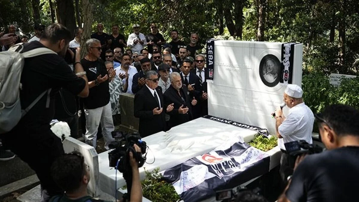 Beşiktaş'ta Süleyman Seba kabri başında anıldı