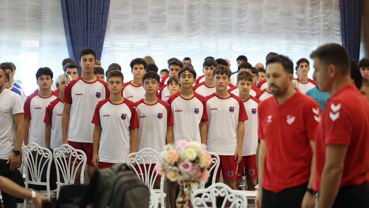 Futbolda yeni sezonun kuralları Merkezefendi'de masaya yatırıldı