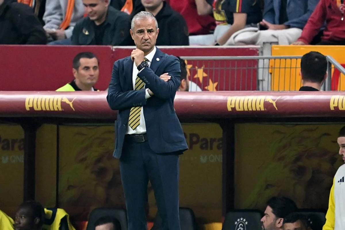 Derbi sonrası Fenerbahçe taraftarlarından İsmail Kartal’a istifa çağrısı