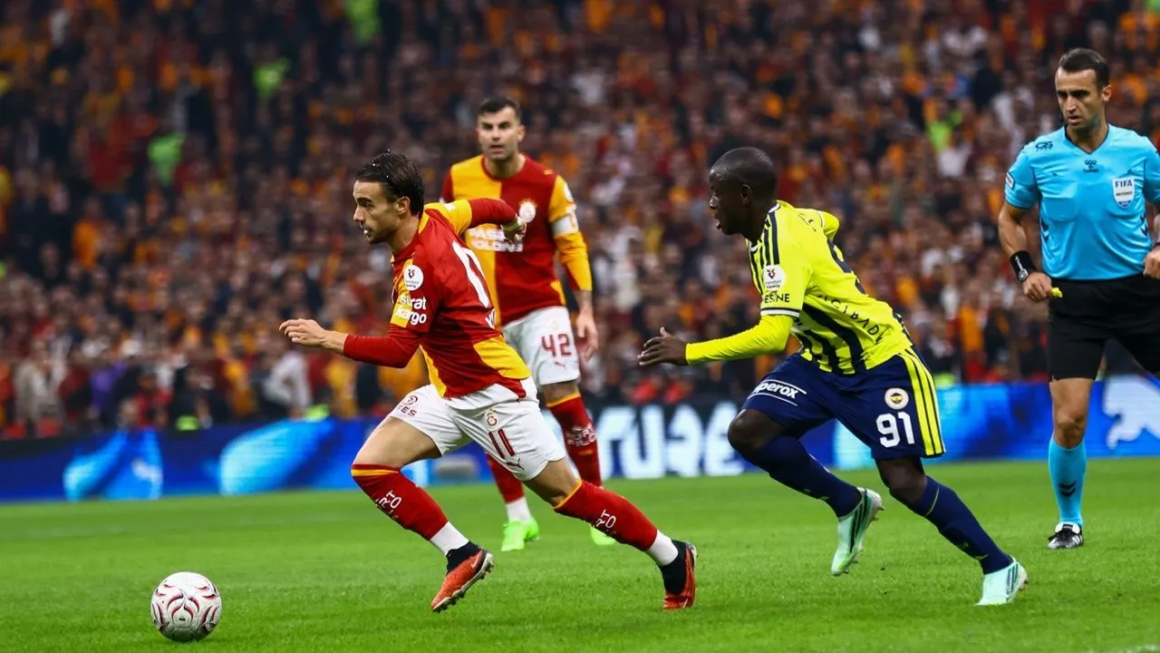 Galatasaray ilk yarıda Fenerbahçe karşısında 2-0 öne geçti