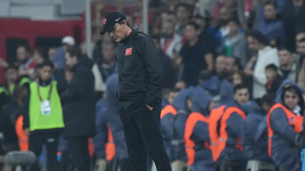 Bursa’da Tribünlerden Montella ve TFF’ye İstifa Çağrısı!