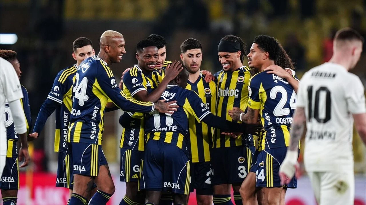 Fenerbahçe UEFA kadrosunu güncelledi! İşte listede yer alan ve çıkarılan isimler