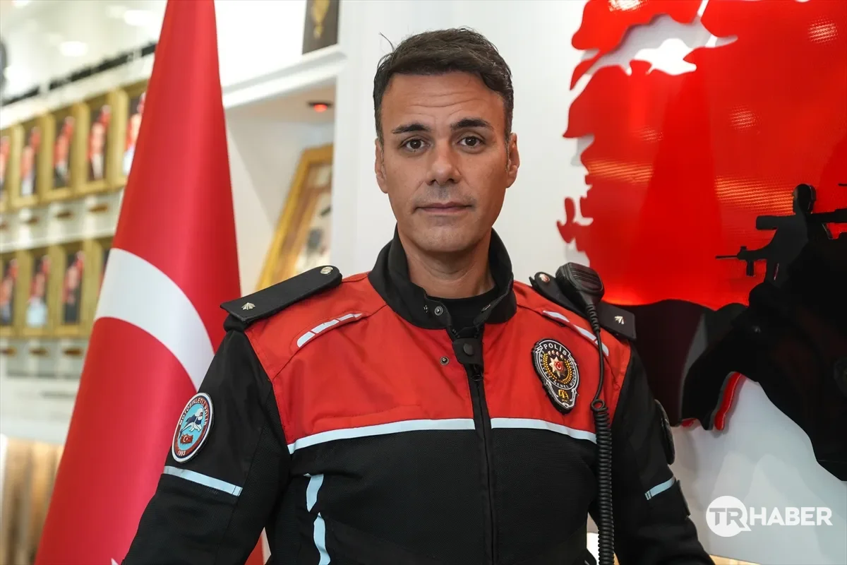 Fenerbahçe formalı çocuğu güvenli bölgeye götüren komiser konuştu: Vücudu titriyordu