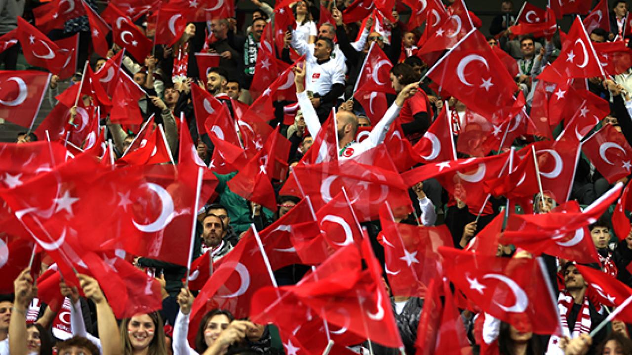 Futbol Tutkunları İçin Kocaeli Stadı'nda Heyecan Dolu Bir Gece