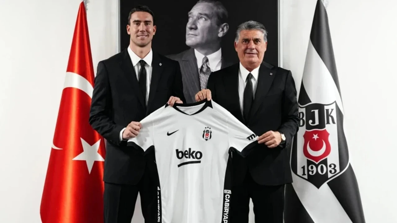 Beşiktaş'ta Dusan Vlahovic gelişmesi: Lisansı resmen çıkarıldı