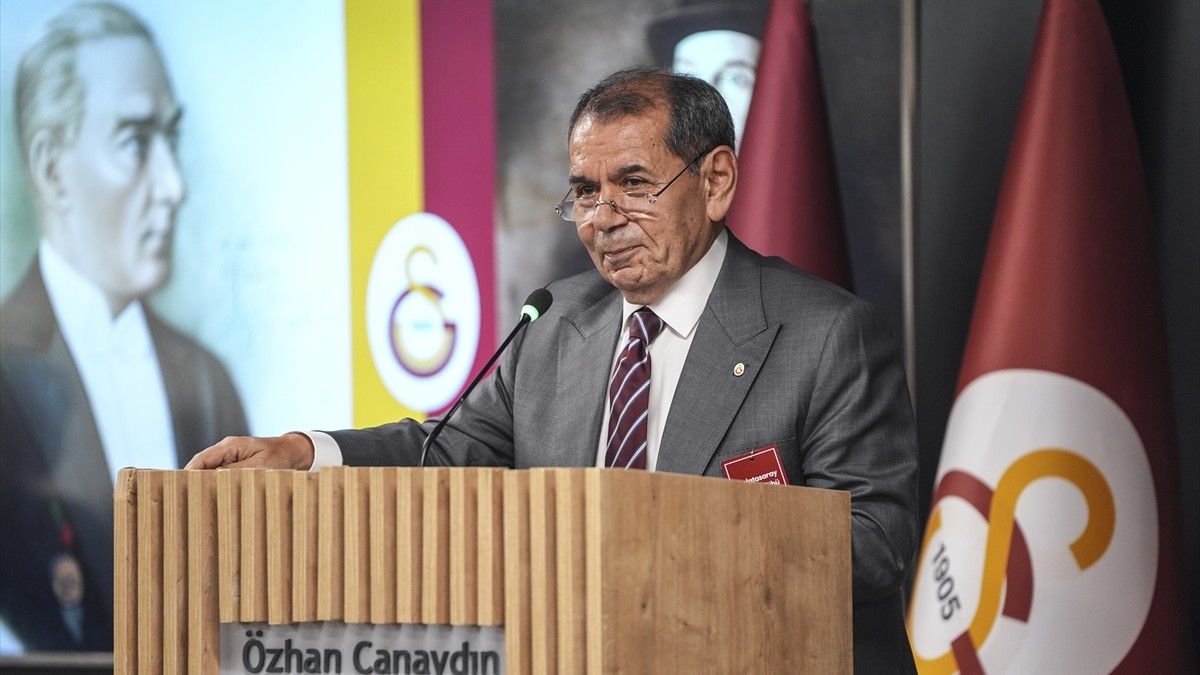Dursun Özbek’ten transfer eleştirilere sert yanıt!