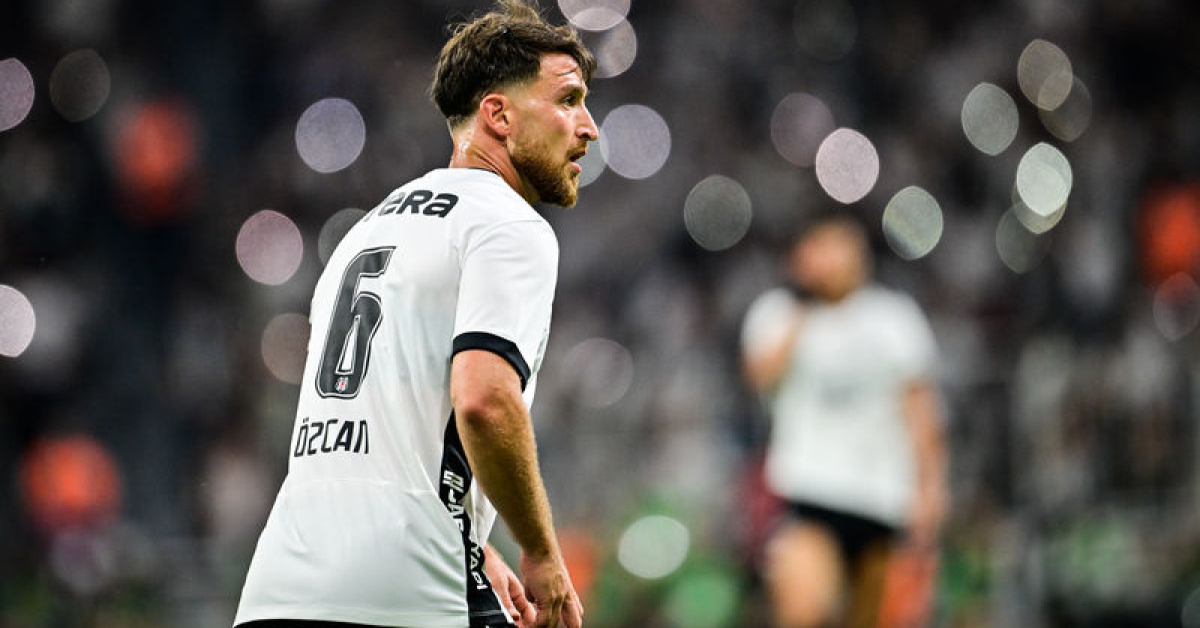 Beşiktaş'ta Salih Özcan'dan taraftarlara büyük övgü!