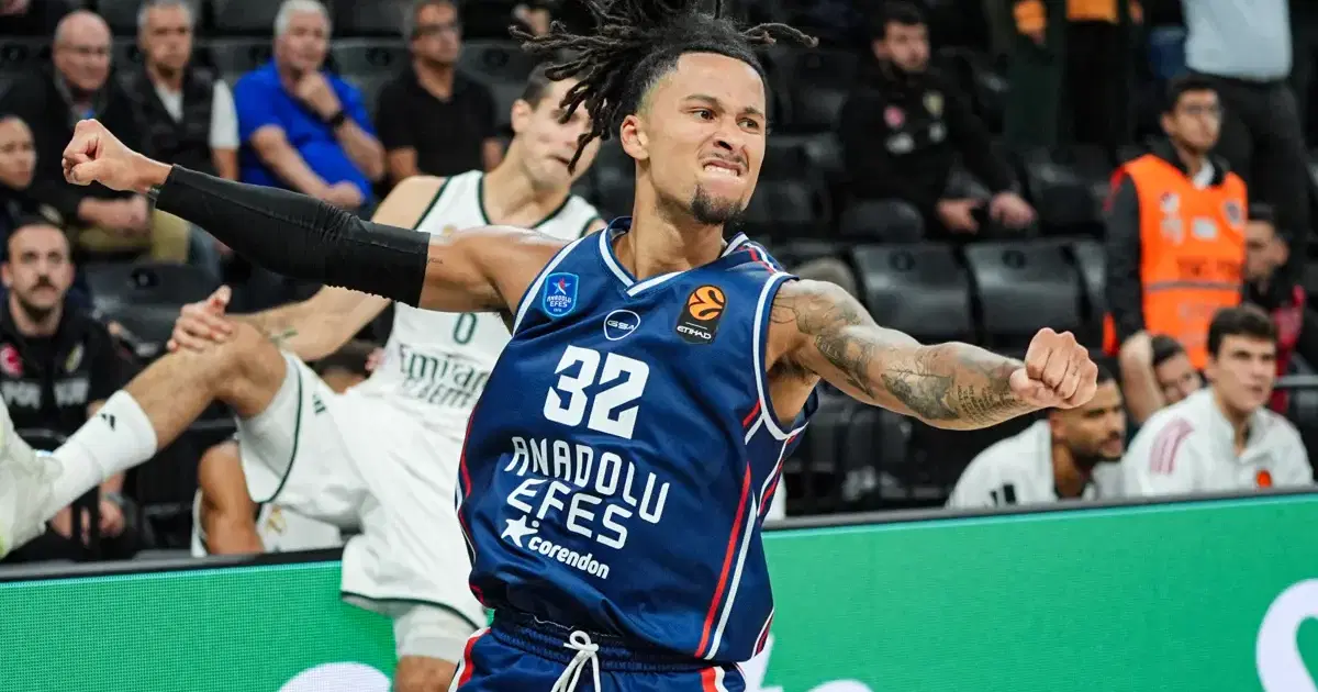 Anadolu Efes ve Fenerbahçe Tarfin çift maç haftasına kayıpsız başladı