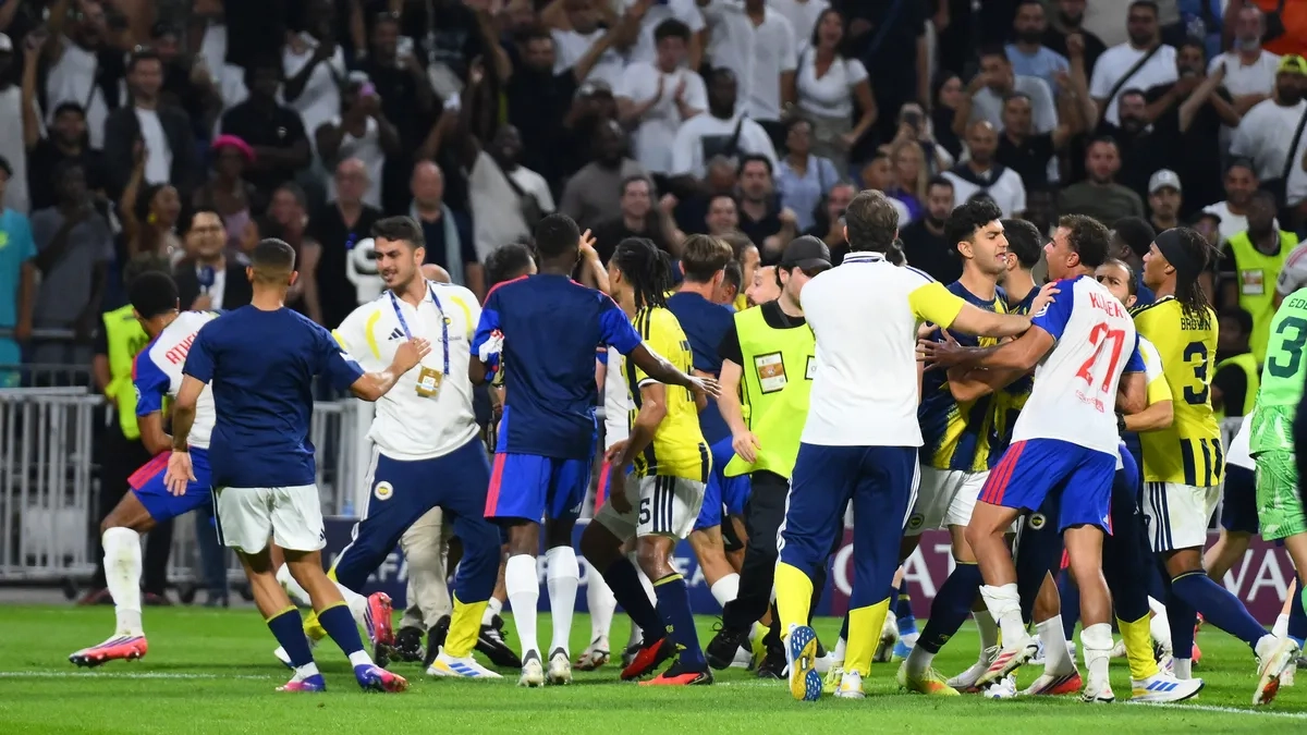 UEFA Disiplin Cezalarını Açıkladı: Fenerbahçe Tahkime Gidiyor