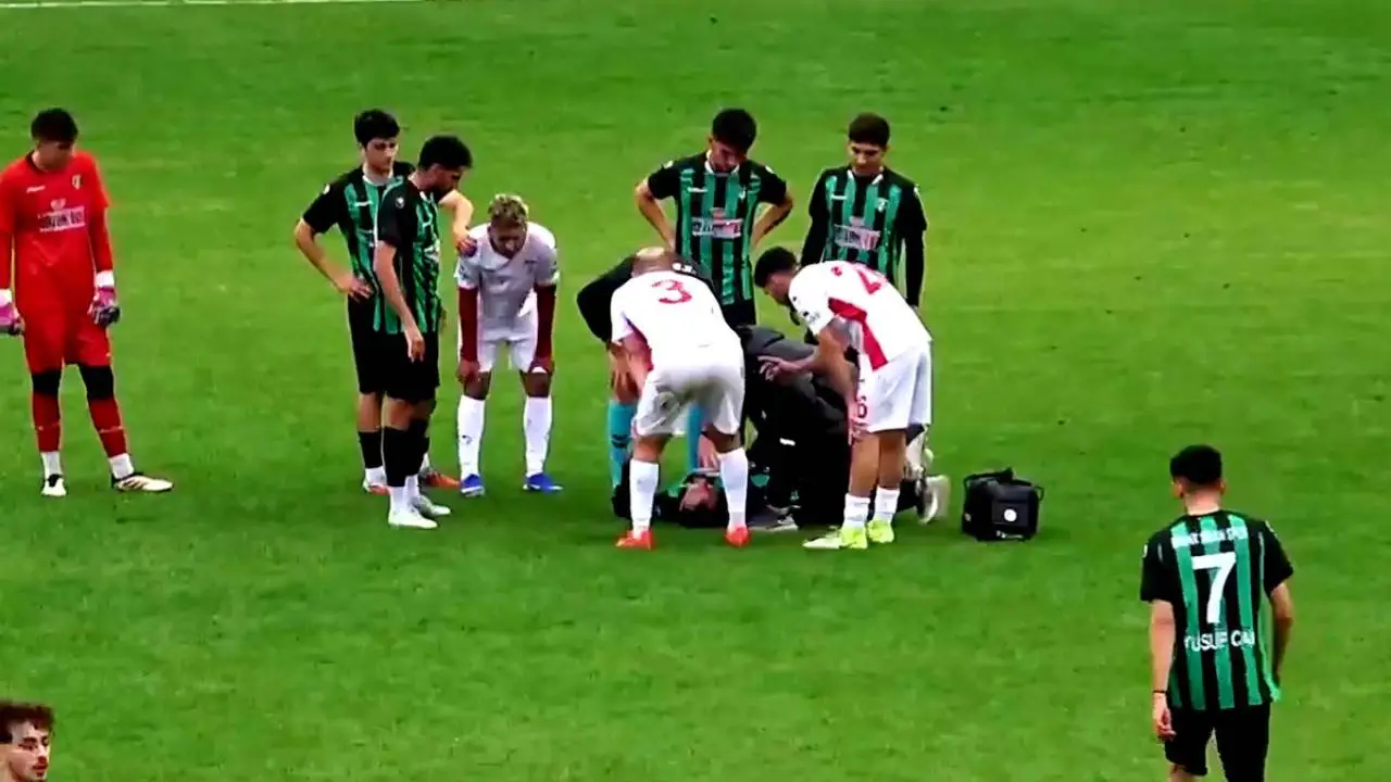 Maçın son dakikalarında sahada fenalaşan futbolcu kalp krizi geçirdi