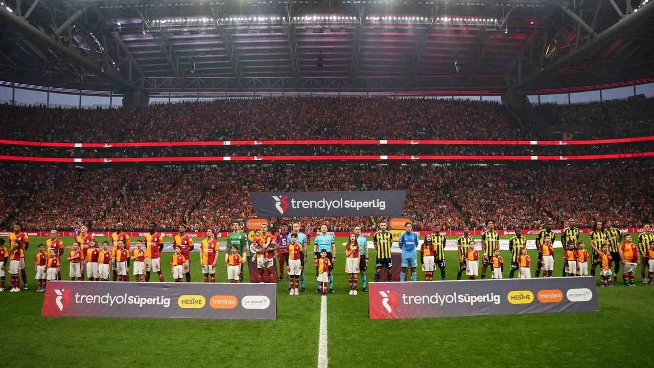 Galatasaray ve Fenerbahçe 407. derbide karşı karşıya geliyor