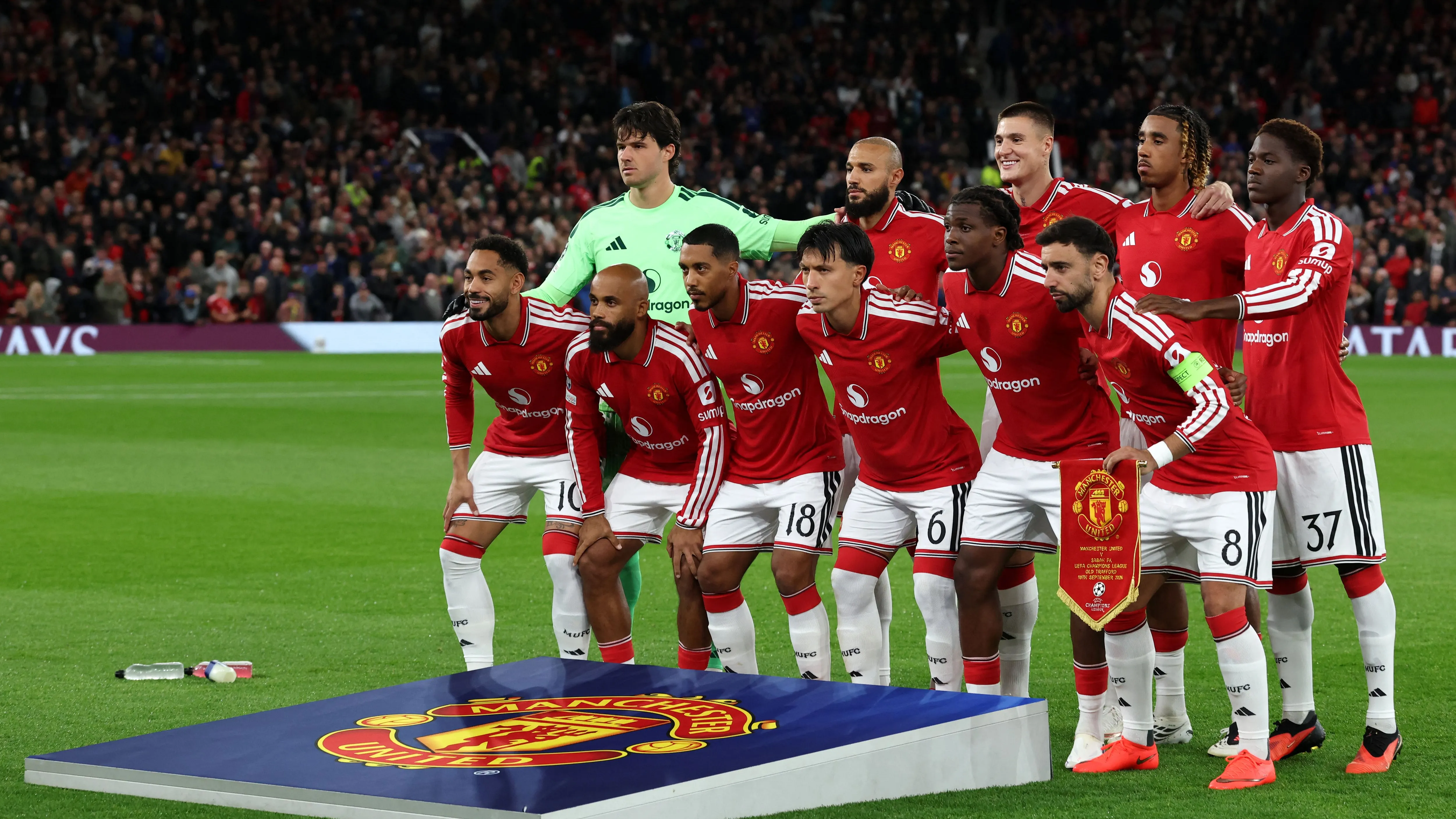 'Onun çok büyük bir etkisi var' - Michael Carrick, Şampiyonlar Ligi rekorunu kıran 'harika' Manchester United genç yeteneğini övdü