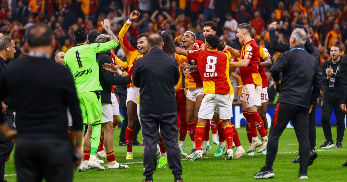 Galatasaray derbi zaferini taraftarıyla kutladı - Galatasaray Haberler - HT Spor