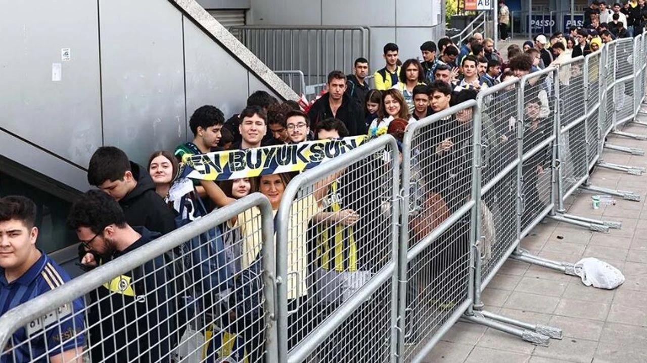 Ederson İçin Fenerbahçe Taraftarı Sabahın Erken Saatlerinde Kuyruğa Girdi