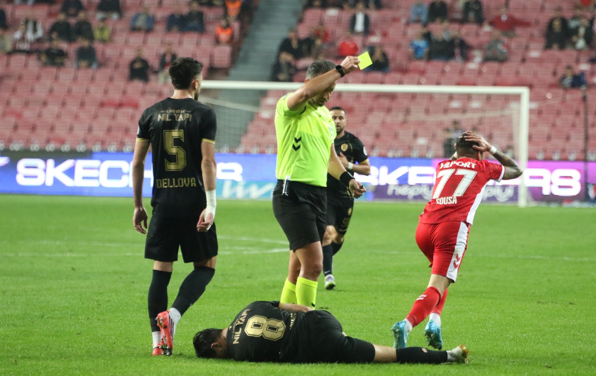Samsunspor, Amed'e 2-1 yenildiği maçta hakem kararları için TFF'yi incelemeye çağırdı