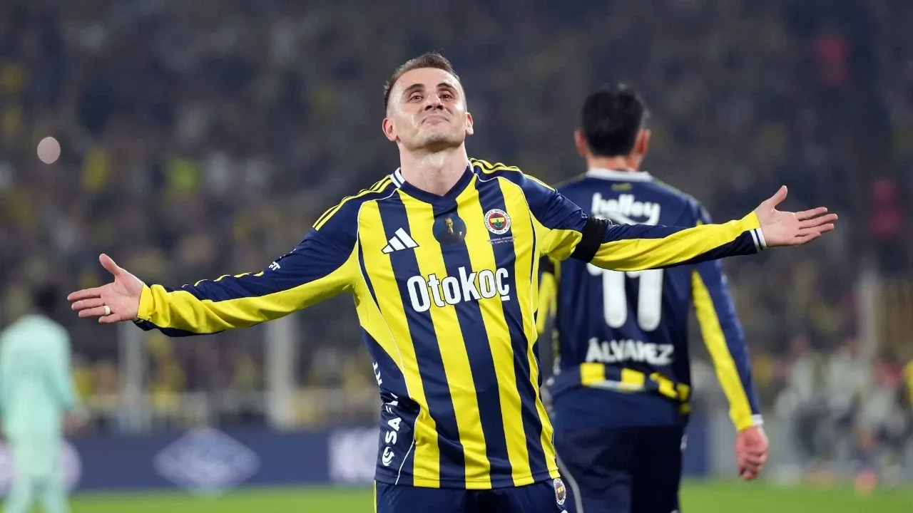 Fenerbahçe maçında korkutan anlar! Kerem Aktürkoğlu ambulansa taşındı