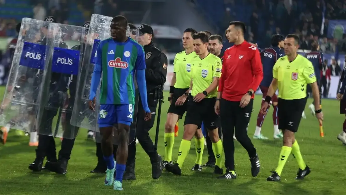 Trabzonspor maçında Rizespor’u çıldırtan pozisyon için Trio’nun 3 hakemi de aynı görüşte