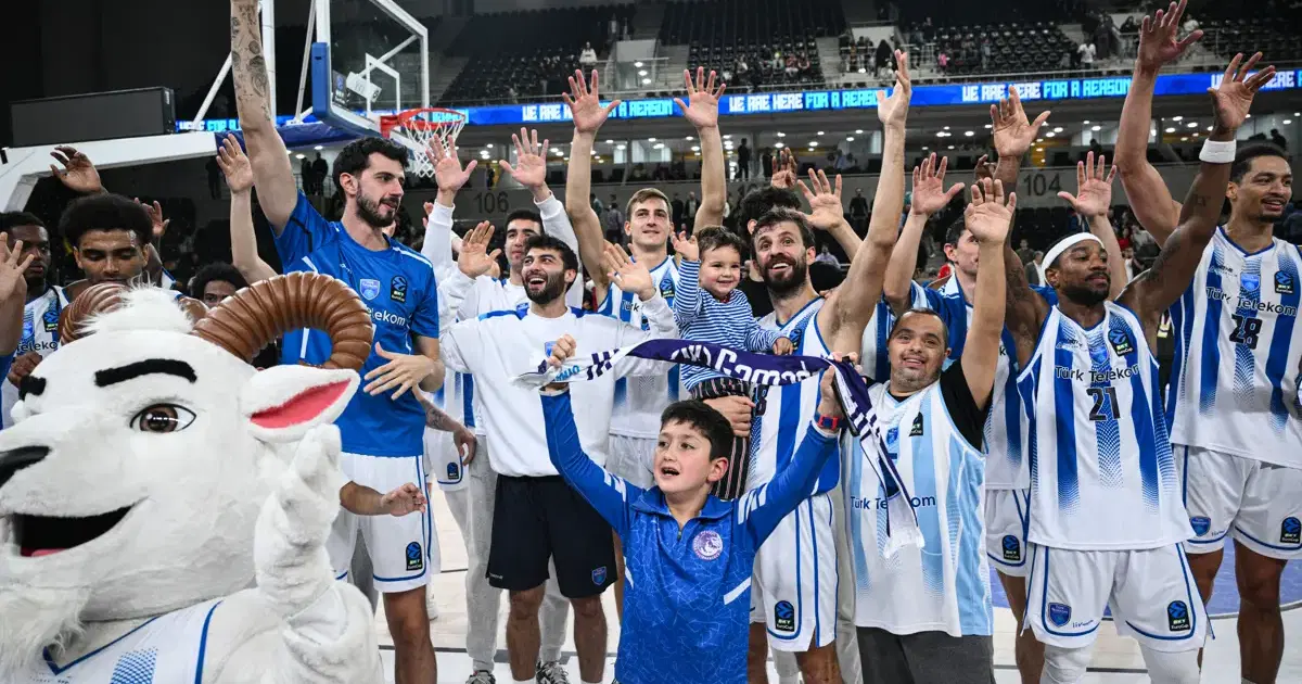 Türk Telekom, Roma'yı son çeyrekte yaktı. Galatasaray kötü başladı. Yukatel Denizli'den tarihi sonuç
