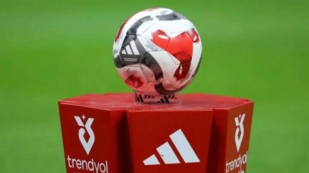 Fenerbahçe, Trabzonspor ve Beşiktaş'tan Avrupa maçları için erteleme talebi!