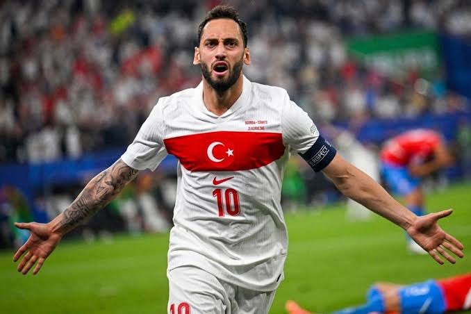 HAKAN ÇALHANOĞLU FENERBAHÇE'YE Mİ GELİYOR? | Süper Lig için flaş transfer iddiası!