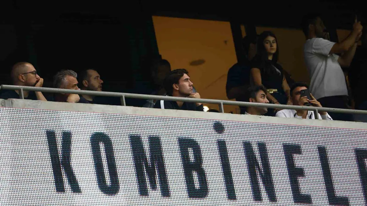 Dusan Vlahovic maçı tribünden takip etti - Beşiktaş (BJK) Haberleri